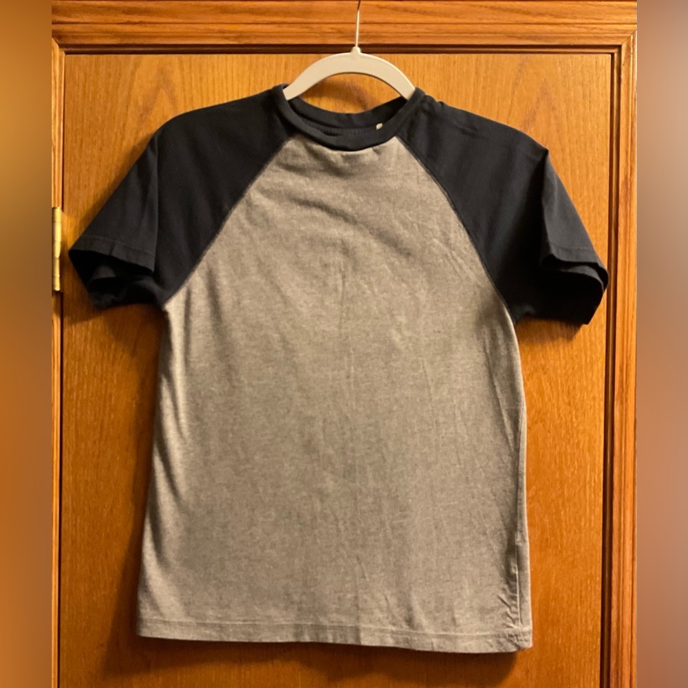 Boy’s Urban Pipeline Short Sleeve Gray and Blue T-Shirt. 100% Cotton
